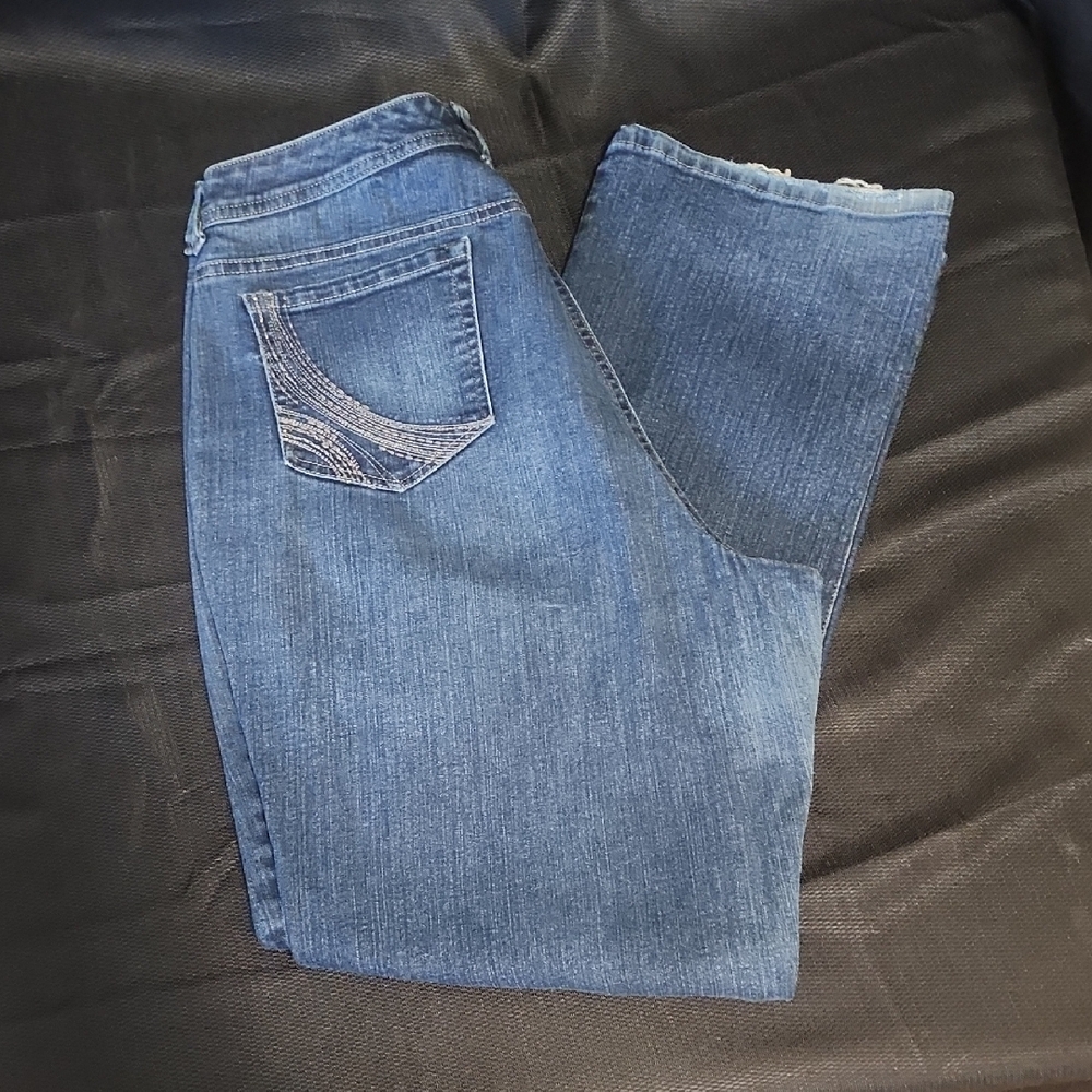 Style & Co. Curvy Blue Boot Leg Jeans - Picture 2 of 8